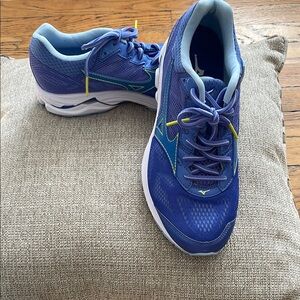 Mizuno Blue Athletic Shoes